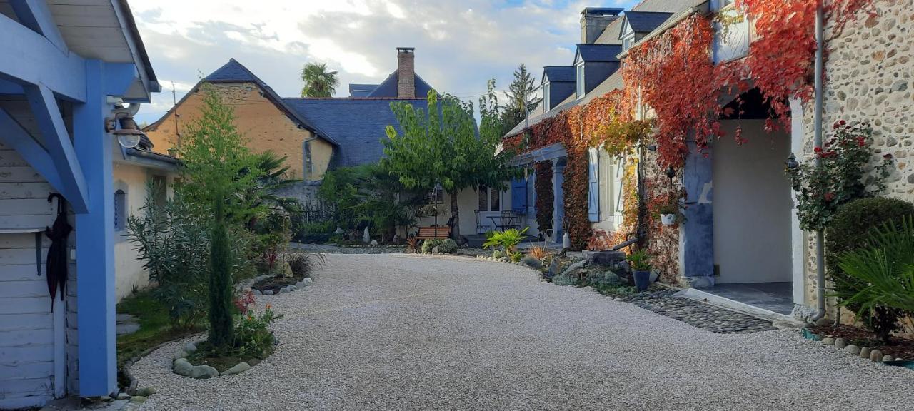 La Ferme Aux Fleurs Bed & Breakfast Ossun Bagian luar foto
